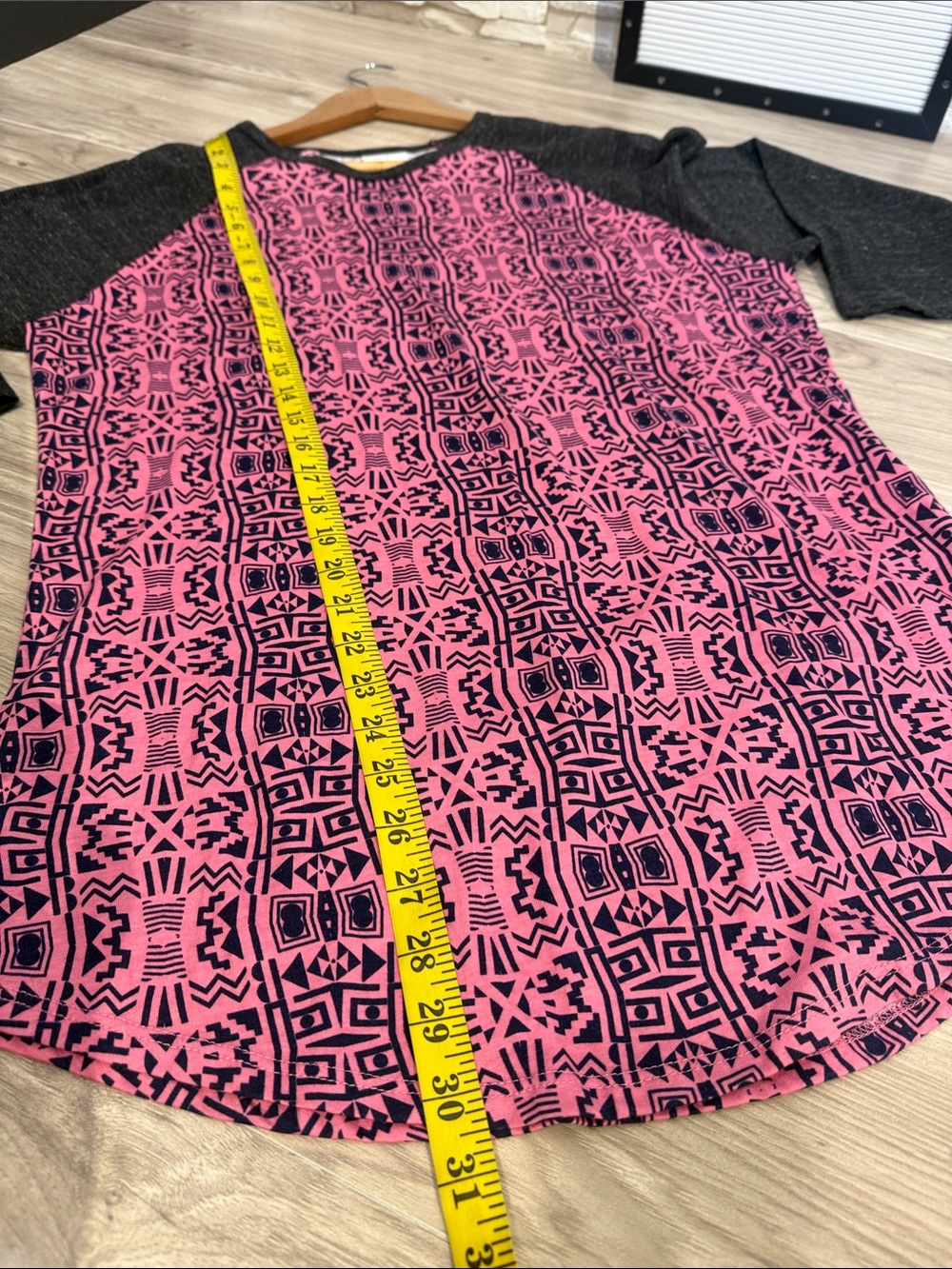 LuLaRoe XL Pink Geometric Raglan Randy Tee - Picture 6 of 9